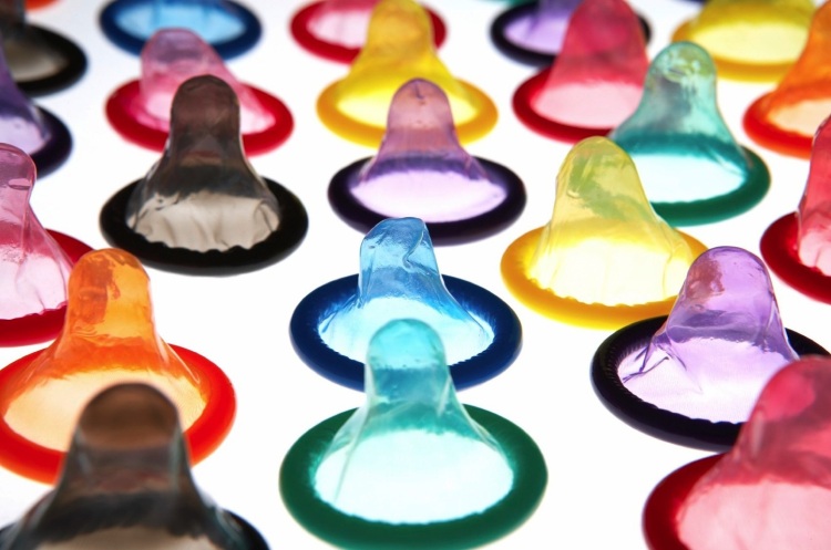 birth-control-condoms1